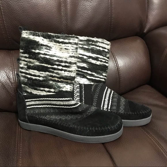 TOMS winter shoes - Picture 1 of 5